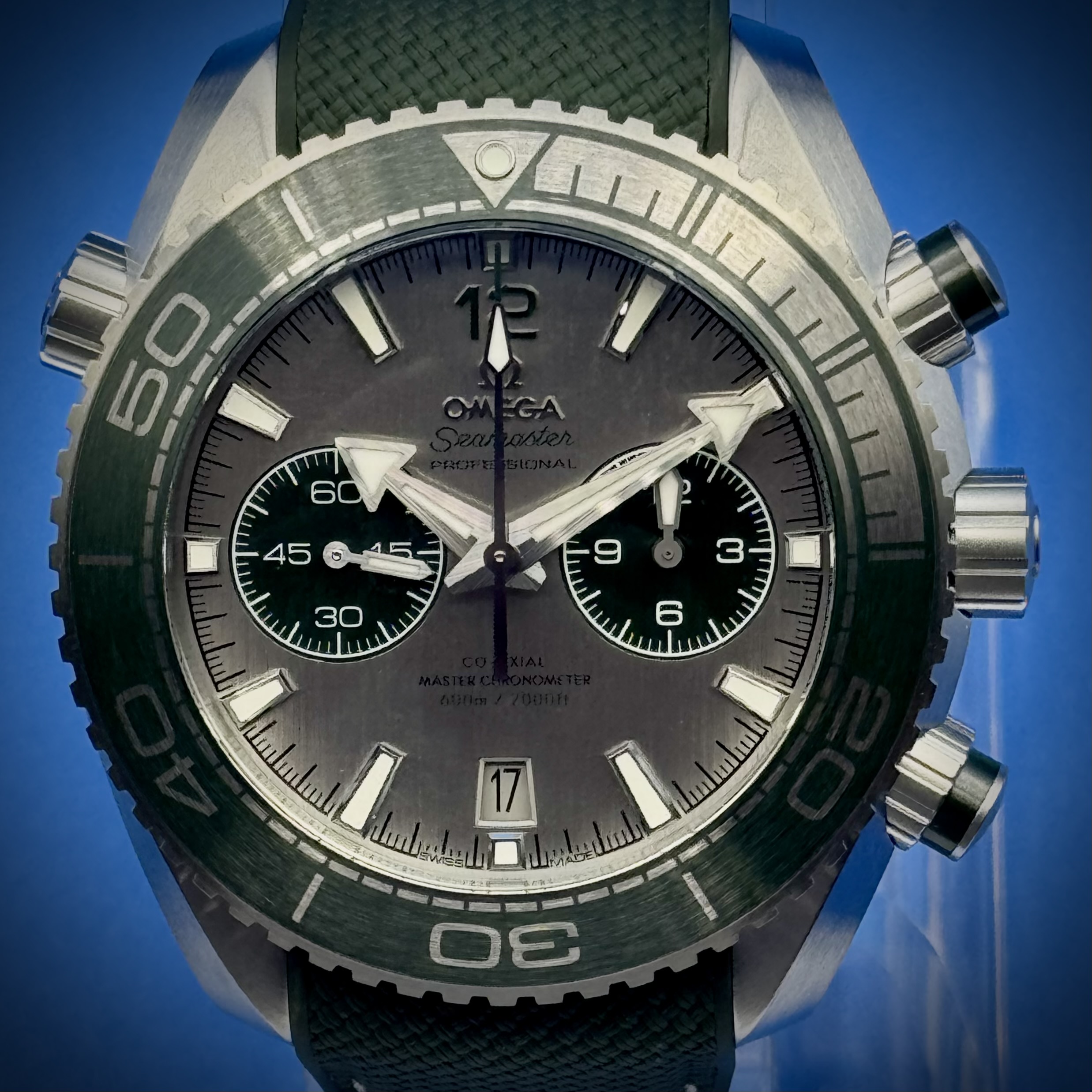 1 87 - Genco Timepieces OMEGA Seamaster Planet Ocean 600M Chronograph 45.5MM | Grey Dial | Green Rubber Strap | Ref. 215.32.46.51.06.001 | Full Set