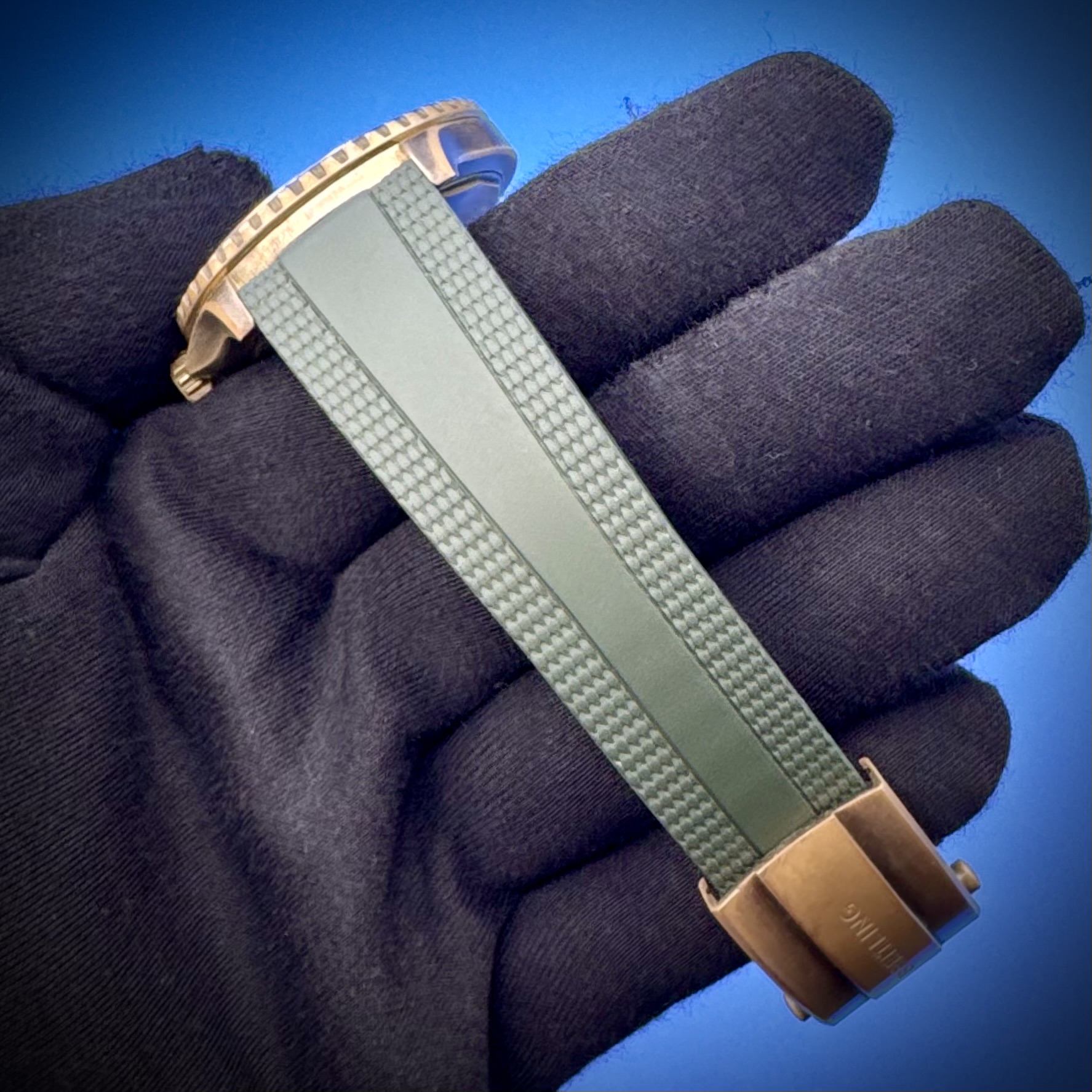 17 59 - Genco Timepieces BREITLING Superocean Automatic 42MM Bronze Green Dial Rubber Strap N17375201L1S1 | Full Set - Image 13