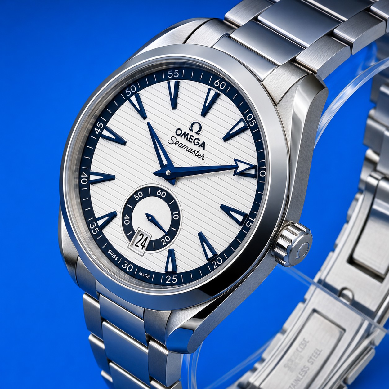 2 61 - Genco Timepieces OMEGA Seamaster Aqua Terra 150M 41MM Silver Dial Steel Bracelet 220.10.41.21.02.004 | Full Set - Image 4