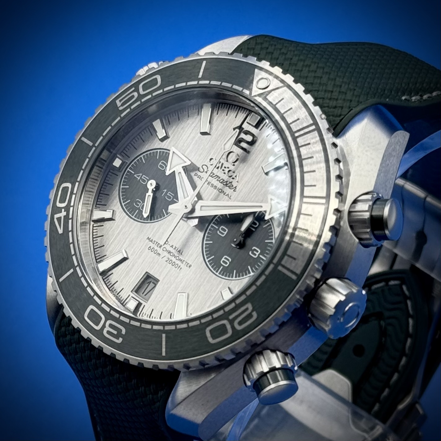 3 72 - Genco Timepieces OMEGA Seamaster Planet Ocean 600M Chronograph 45.5MM | Grey Dial | Green Rubber Strap | Ref. 215.32.46.51.06.001 | Full Set - Image 3