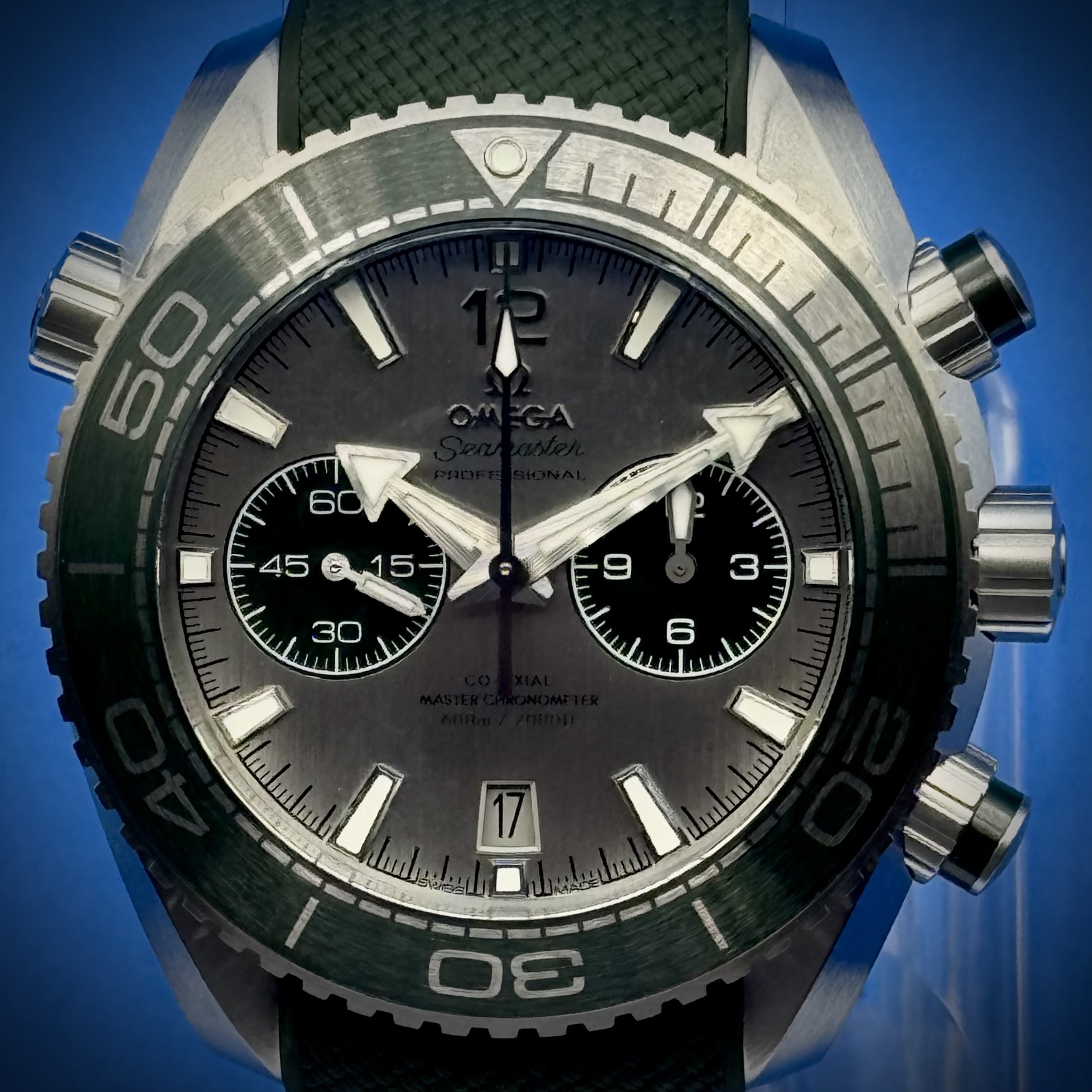 4 74 - Genco Timepieces OMEGA Seamaster Planet Ocean 600M Chronograph 45.5MM | Grey Dial | Green Rubber Strap | Ref. 215.32.46.51.06.001 | Full Set - Image 4