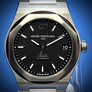 GIRARD-PERREGAUX Laureato 42MM | Black Dial | Ref. 81010-11-634-11A | Full Set