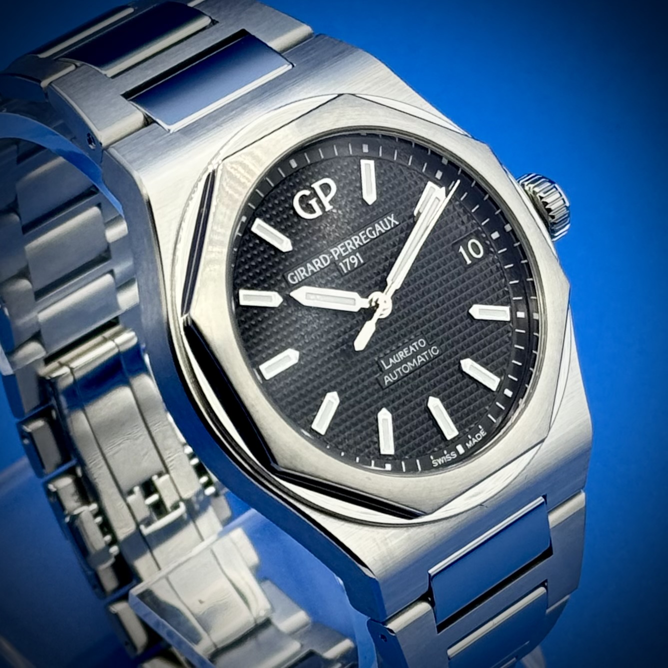 IMG 4276 - Genco Timepieces GIRARD-PERREGAUX Laureato 42MM | Black Dial | Ref. 81010-11-634-11A | Full Set - Image 5