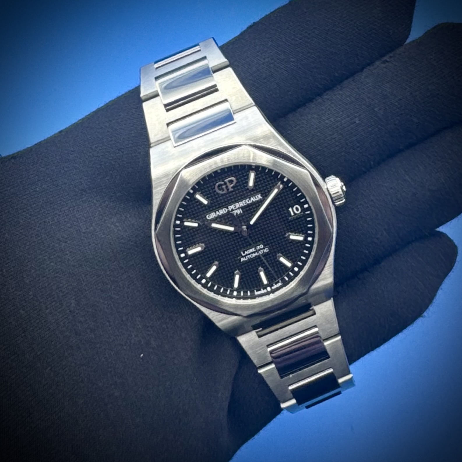 IMG 4299 - Genco Timepieces GIRARD-PERREGAUX Laureato 42MM | Black Dial | Ref. 81010-11-634-11A | Full Set - Image 9