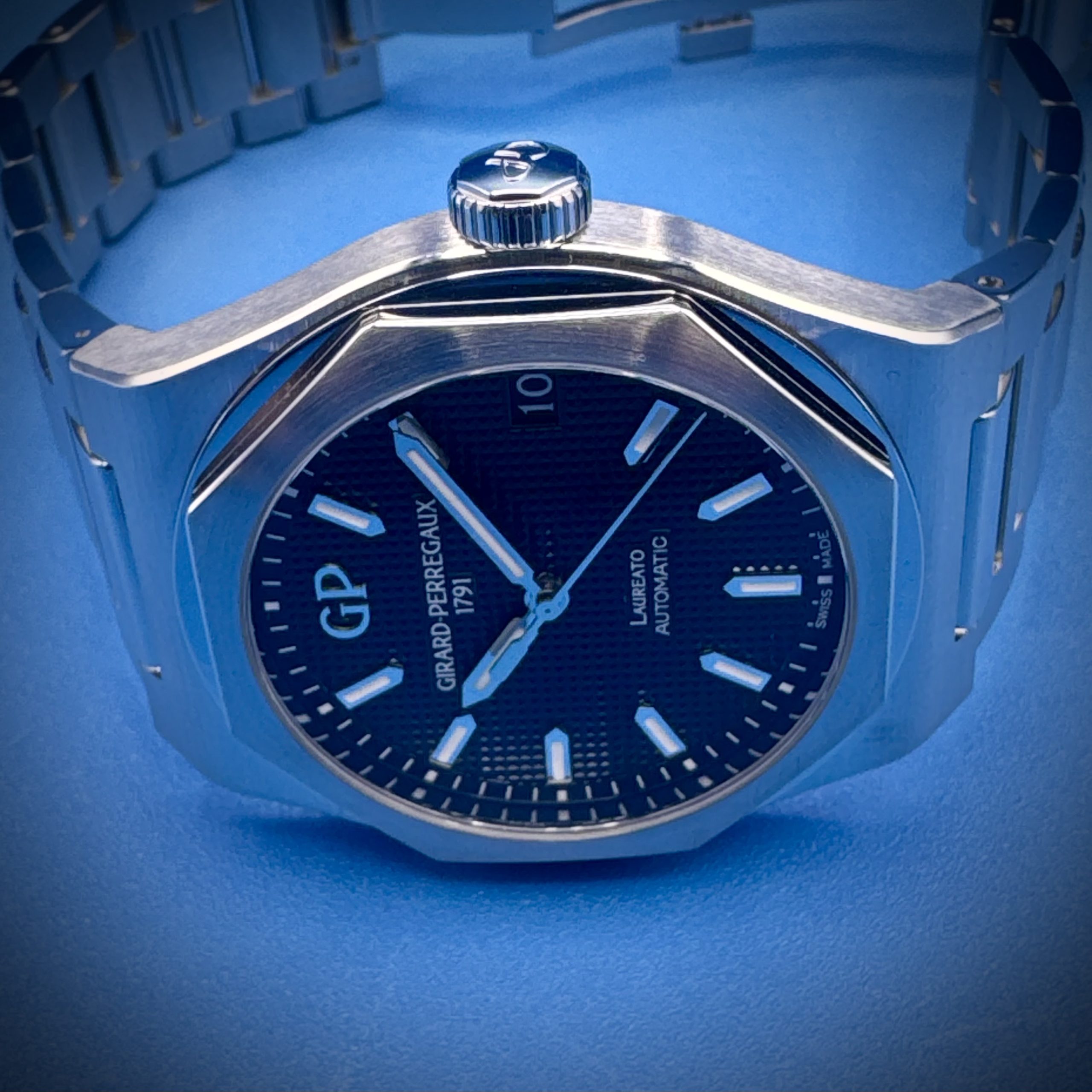 IMG 4313 scaled - Genco Timepieces GIRARD-PERREGAUX Laureato 42MM | Black Dial | Ref. 81010-11-634-11A | Full Set - Image 16